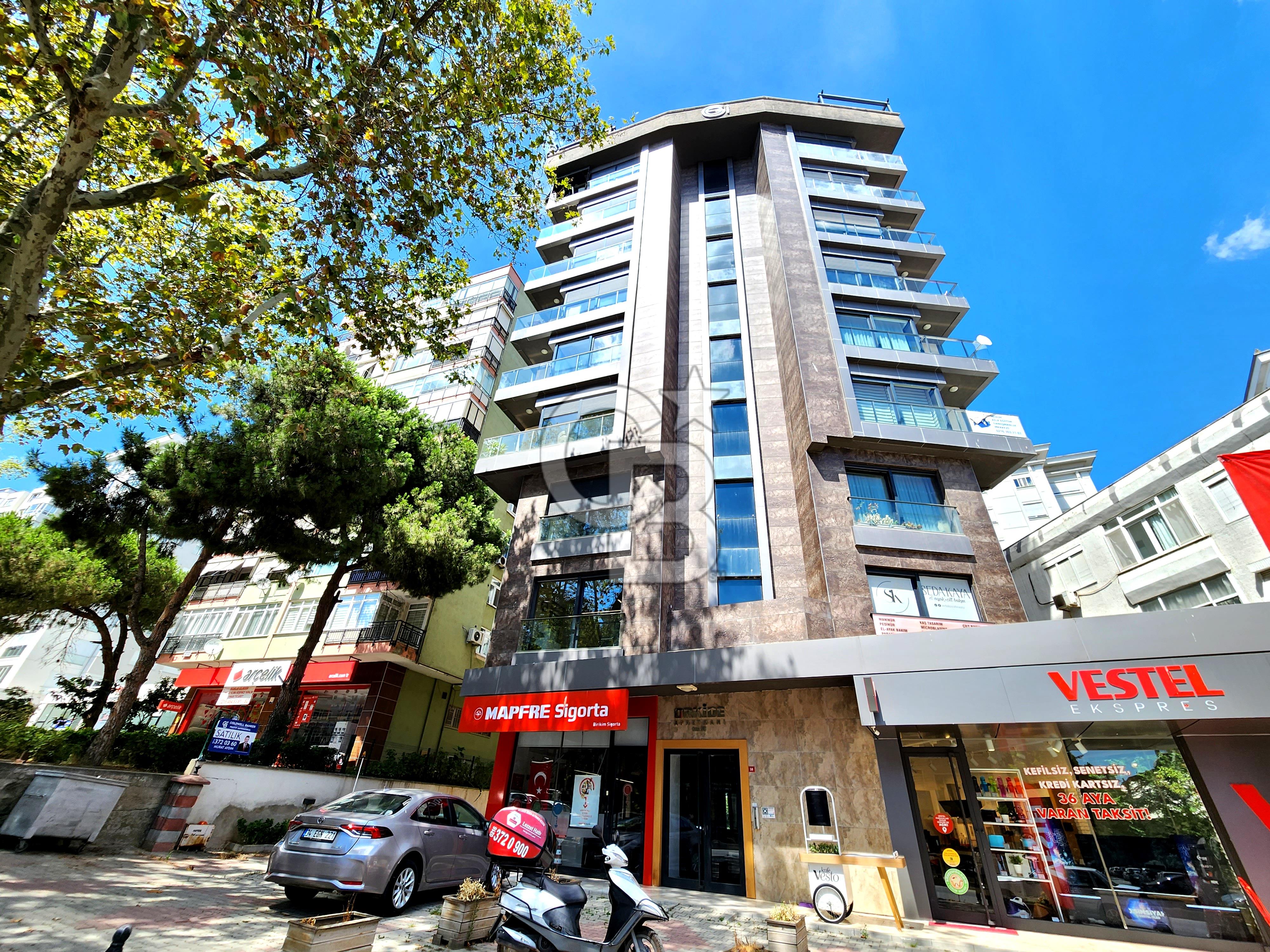 KOZYATAĞI MİNÜBÜS CAD. ÜZERİNDE 5 YAŞINDA BOŞ 2+1 SATILIK DAİRE