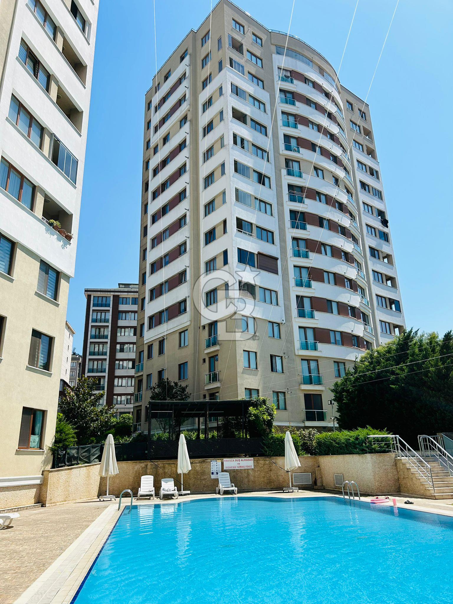 MALTEPE E5 VE METROYA YAKIN HAVUZLU SİTE İÇERİSİNDE DAİRE