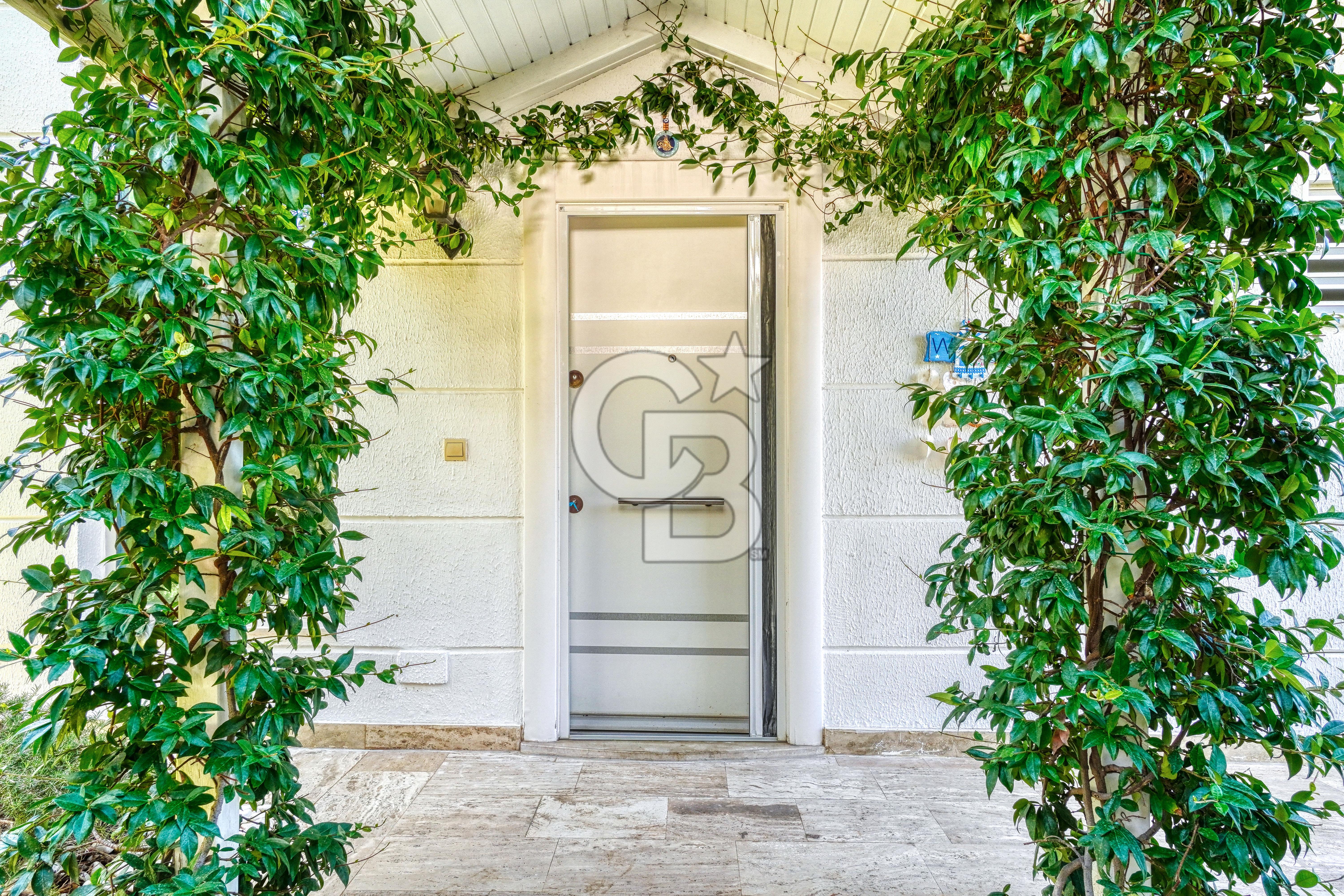 ÇEŞME REİSDEREDE ŞİFNEDE SİTE İÇERİSİNDE MÜSTAKİL 3+1 VİLLA