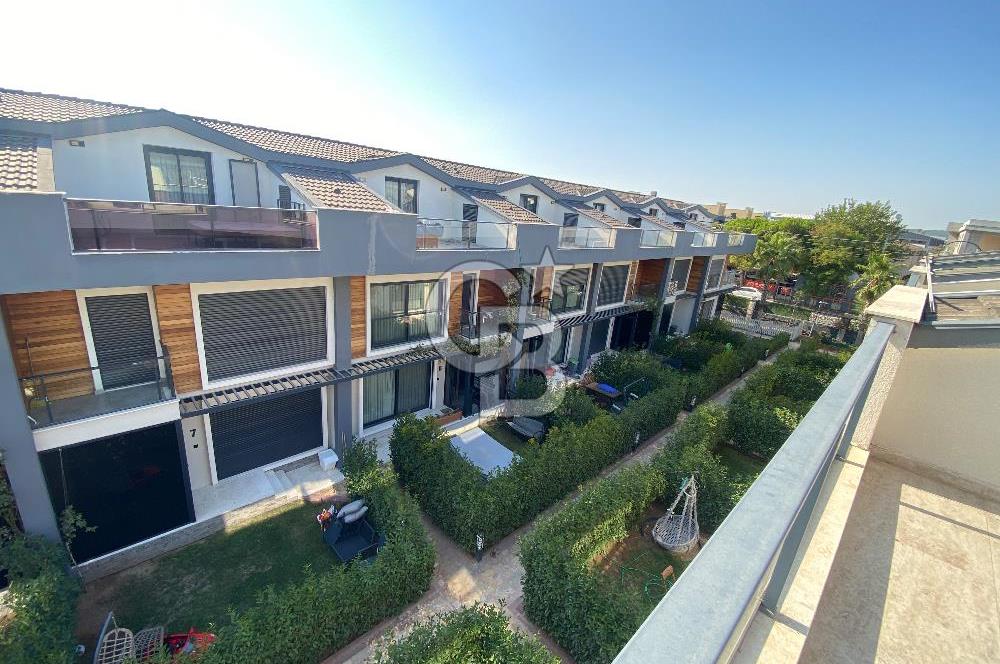 Gaziemir Kahverengi Sitesinde 4+1 Lüks Villa