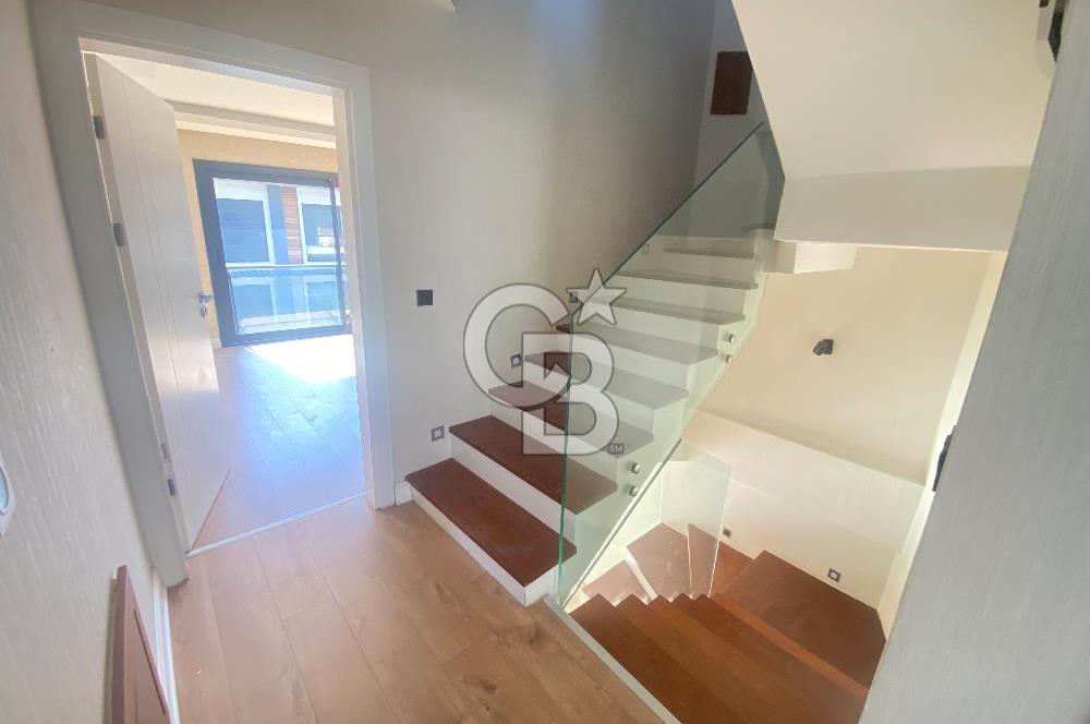 Gaziemir Kahverengi Sitesinde 4+1 Lüks Villa