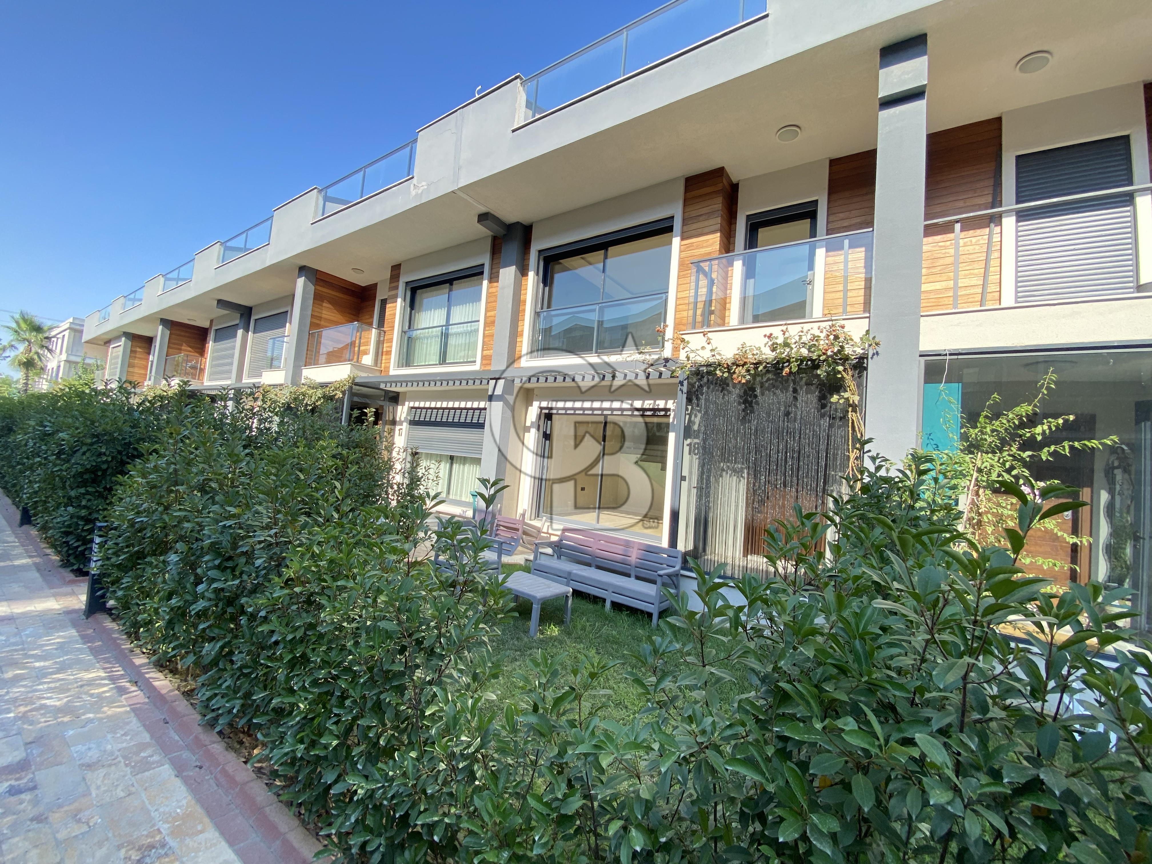 Gaziemir Kahverengi Sitesinde 4+1 Lüks Villa