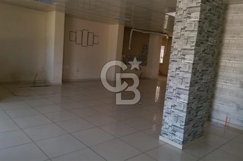 ÇAYIROVA AKSE'de ANA CADDE ÜZERİ 240m2 KİRALIK DÜKKAN