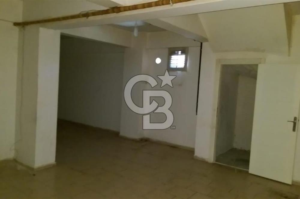 ÇAYIROVA AKSE'de ANA CADDE ÜZERİ 240m2 KİRALIK DÜKKAN