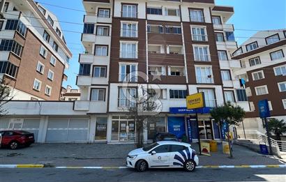 ÇAYIROVA AKSE'de ANA CADDE ÜZERİ 240m2 KİRALIK DÜKKAN