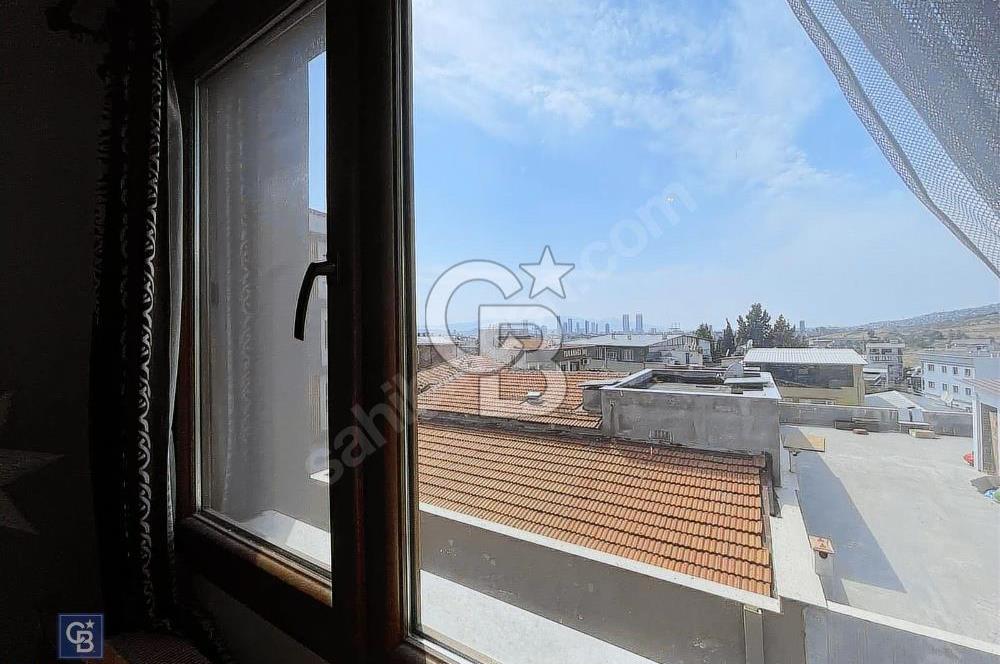 Gaziemir Dokuz Eylül Mahallesinde Geniş Teraslı Dubleks Daire