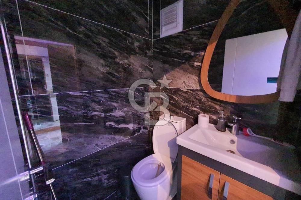 Burhaniye Pelitköy'de Havuzlu Sitede 5+1 Satılık Villa