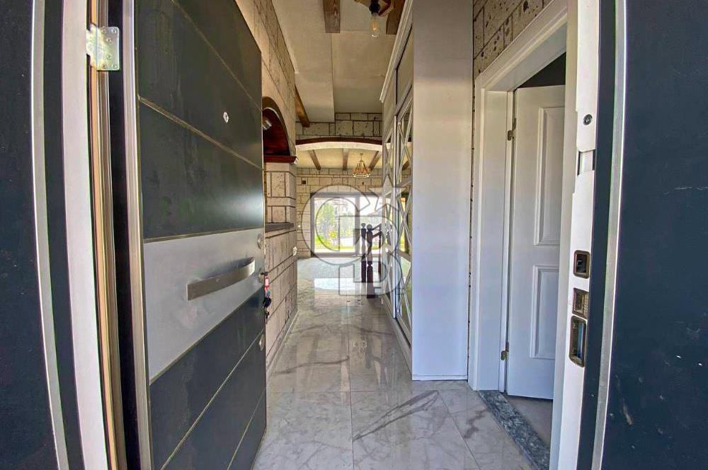 Edremit Güre'de Otantik Mimariye Sahip 4+1 Satılık Taş Villa