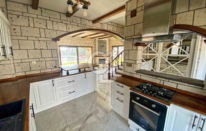 Edremit Güre'de Otantik Mimariye Sahip 4+1 Satılık Taş Villa