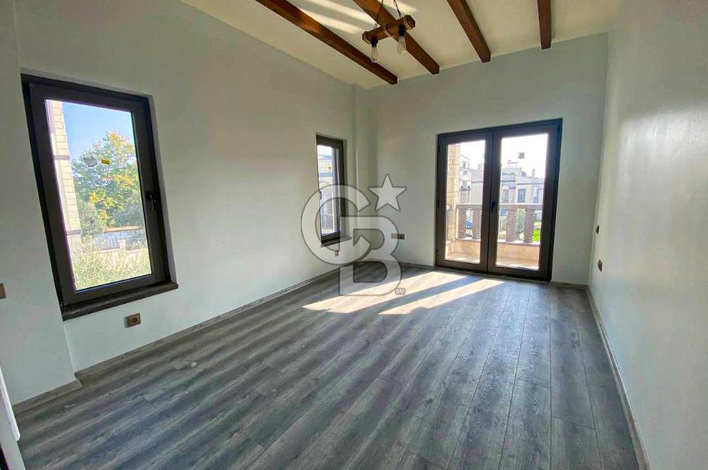 Edremit Güre'de Otantik Mimariye Sahip 4+1 Satılık Taş Villa