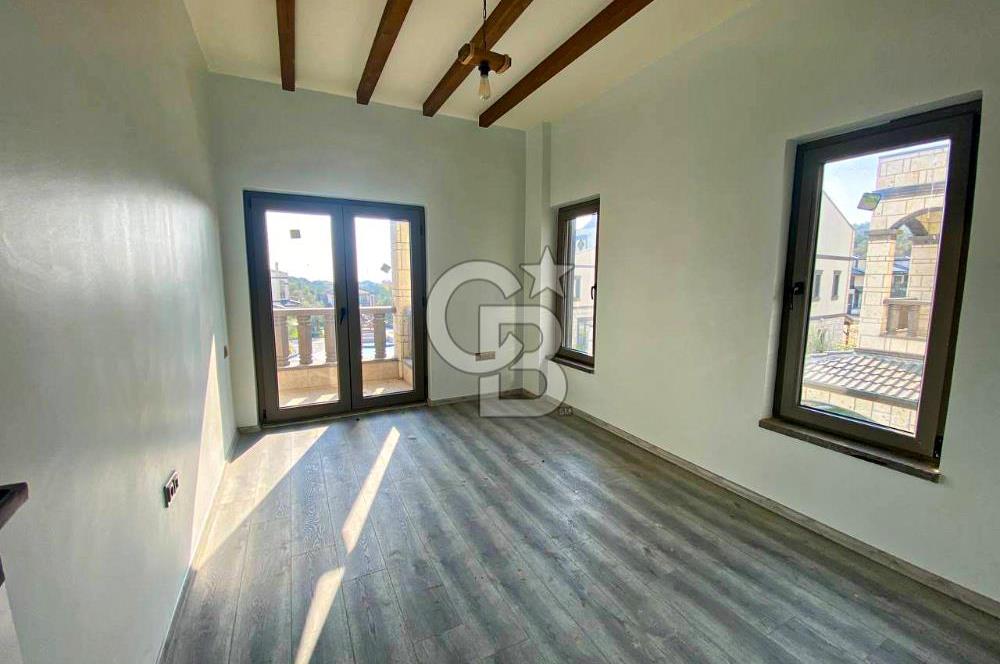 Edremit Güre'de Otantik Mimariye Sahip 4+1 Satılık Taş Villa