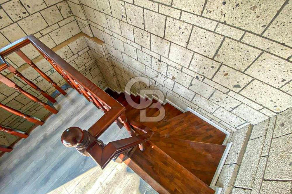 Edremit Güre'de Otantik Mimariye Sahip 4+1 Satılık Taş Villa