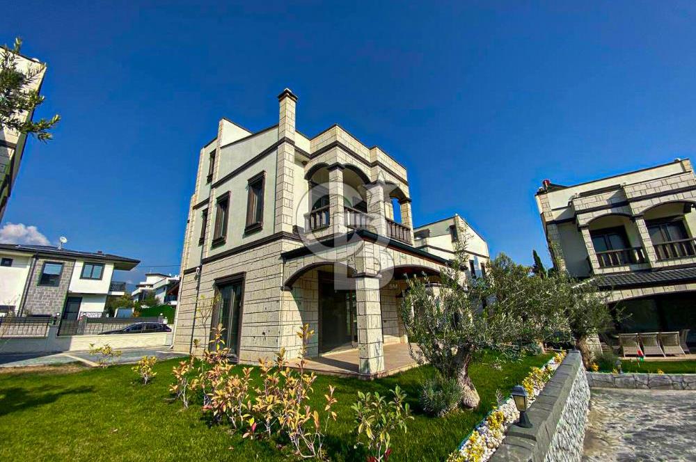 Edremit Güre'de Otantik Mimariye Sahip 4+1 Satılık Taş Villa
