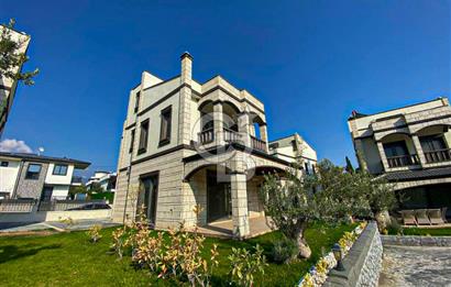 Edremit Güre'de Otantik Mimariye Sahip 4+1 Satılık Taş Villa