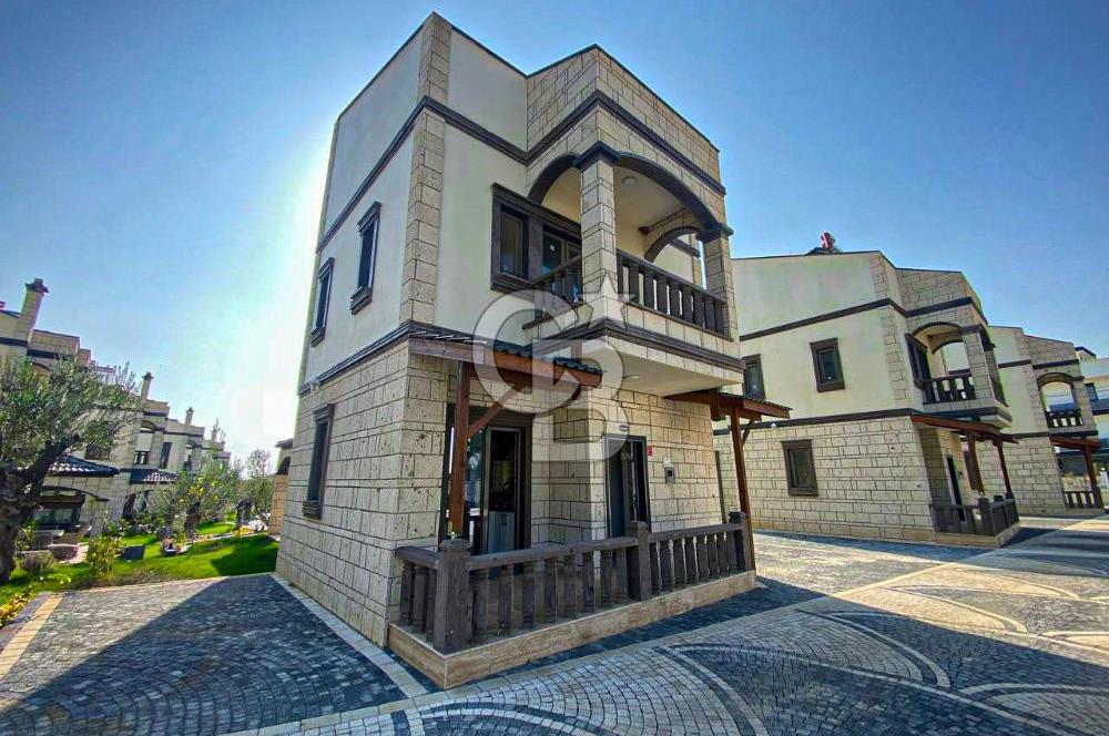 Edremit Güre'de Otantik Mimariye Sahip 4+1 Satılık Taş Villa