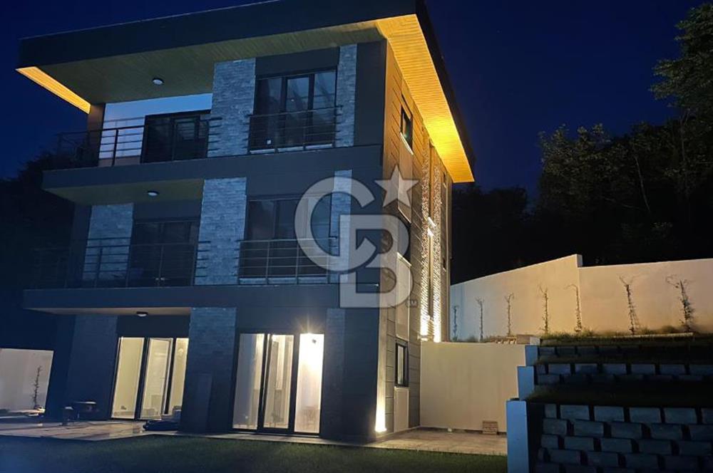 ŞİLE'DE İKİ DÖNÜM ARAZİ ÜZERİNE KURULU DOĞAYLA İÇ İÇE 4+2 VİLLA
