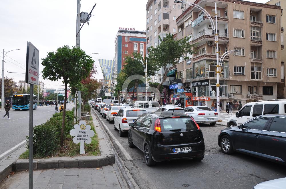 ATATÜRK BULVARINDA KURUMSALA KİRALIK DÜKKAN