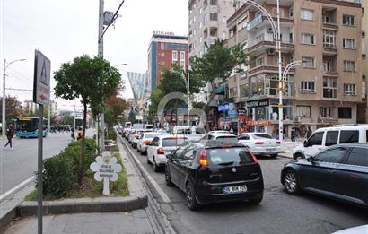 ATATÜRK BULVARINDA KURUMSALA KİRALIK DÜKKAN
