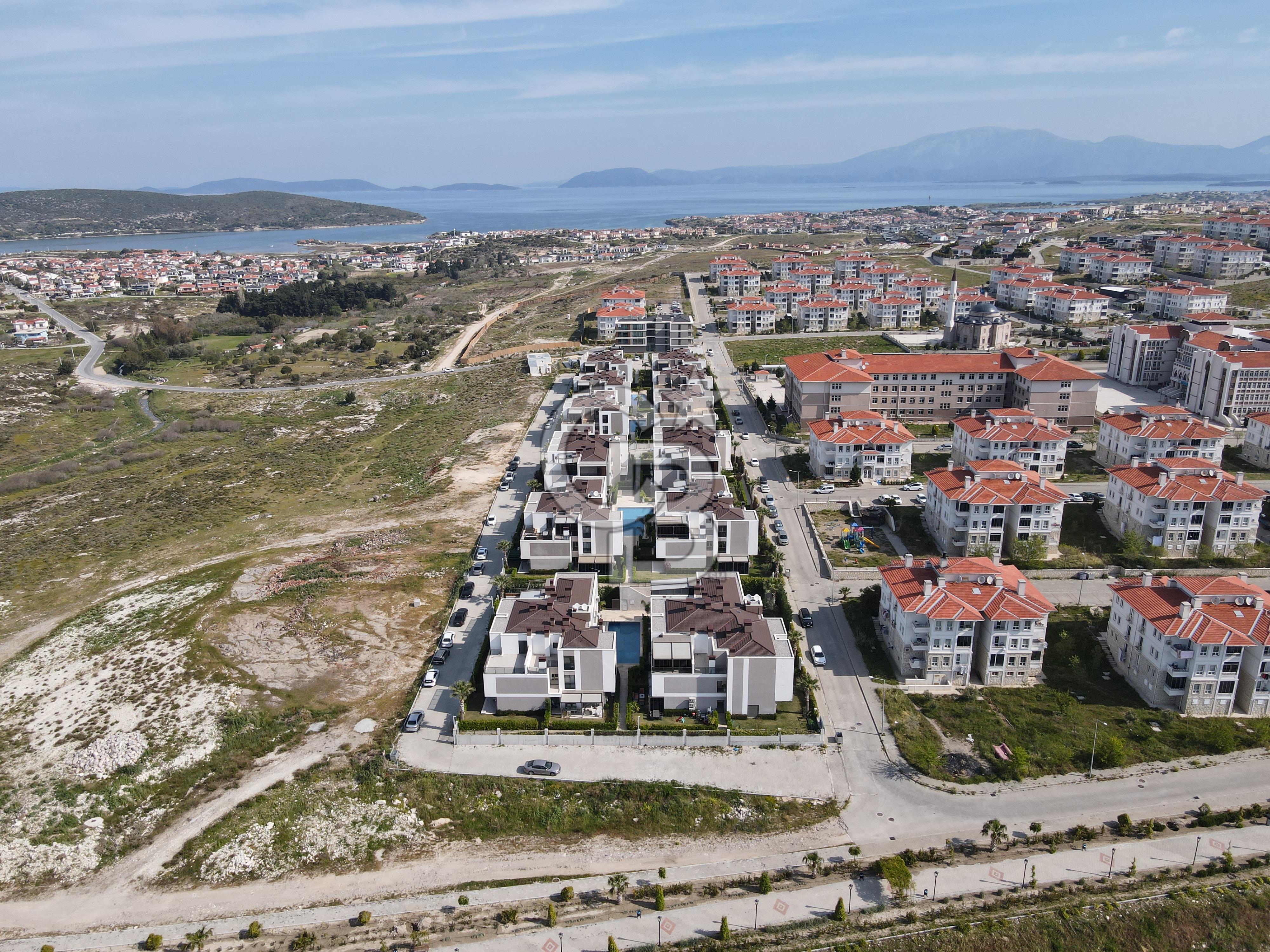 Çeşme Reisdere Loca Twins Eşyalı Yıllık Kiralık 1+1 Daire