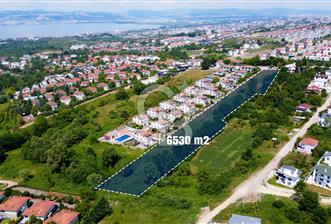 BAŞİSKELE BAHÇECİK DE SATILIK VİLLA İMARLI 6530 m² FIRSAT ARSA