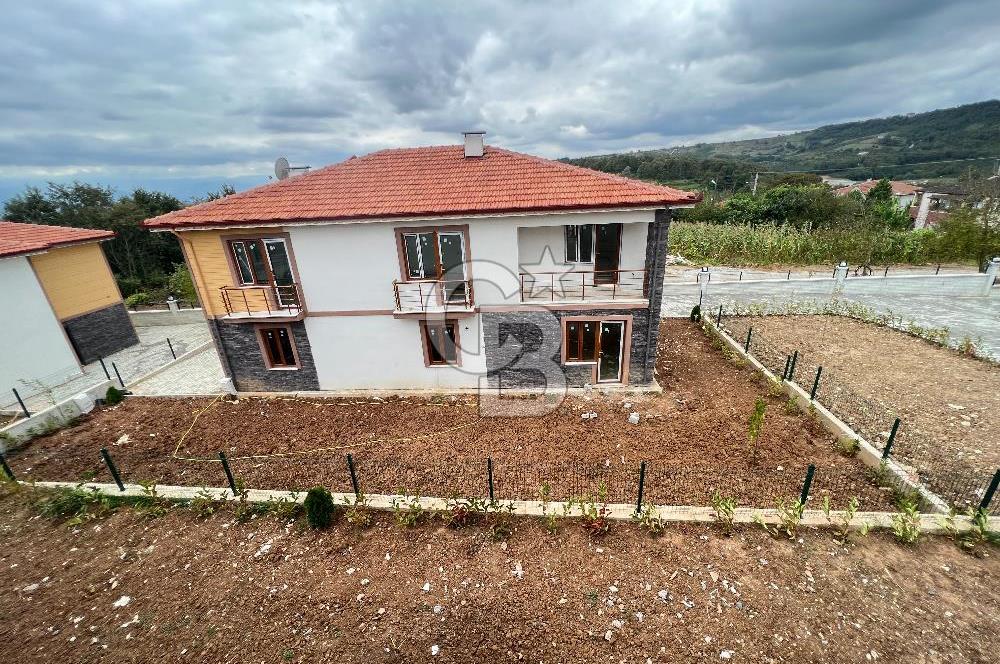 CB AKADEMİ İzmit Çubukluda Müstakil Bahçeli Satılık 4+1 Villa