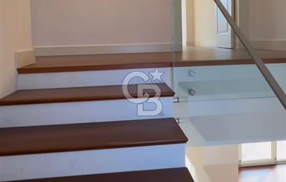 SAPANCA'DA SİTE İÇİNDE SATILIK HAVUZLU MÜSTAKİL VİLLA