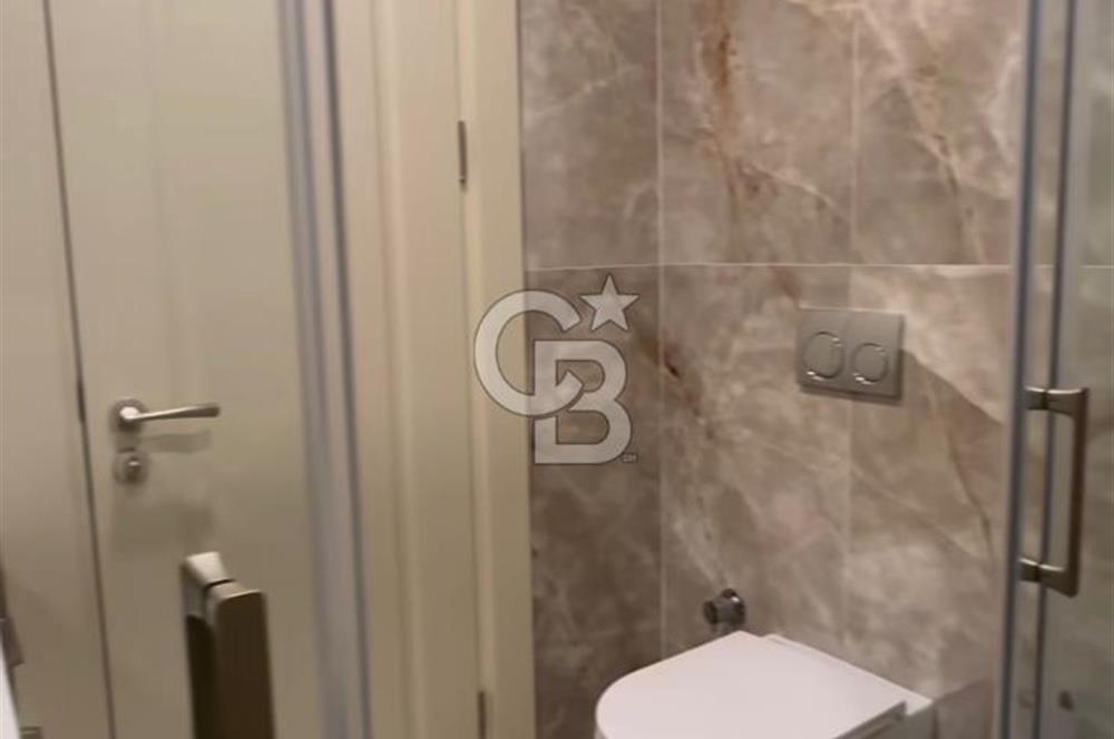 SAPANCA'DA SİTE İÇİNDE SATILIK HAVUZLU MÜSTAKİL VİLLA