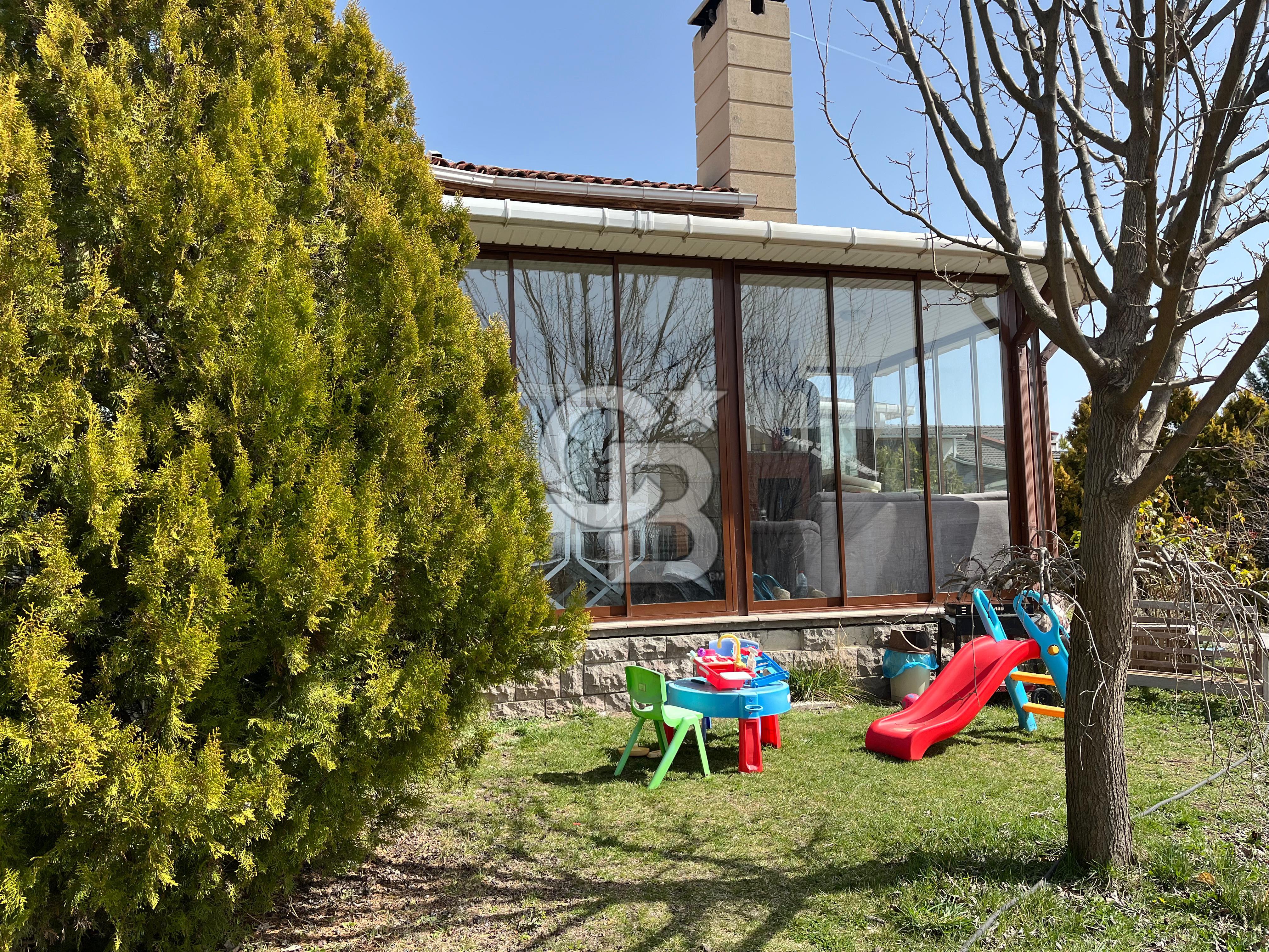 Gölbaşı Bahçelievlerde Site İçi Villa
