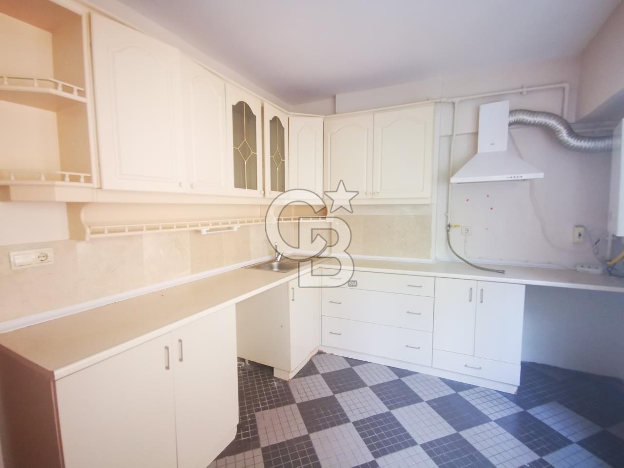 ÇAMLIK MAHALLESİ'NDE BAKIMLI 3+1 SATILIK DAİRE