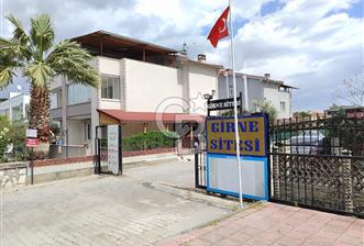 Manisa Güzelyurt'da Manas Caddesi Üzerinde Satılık 4+1 Villa