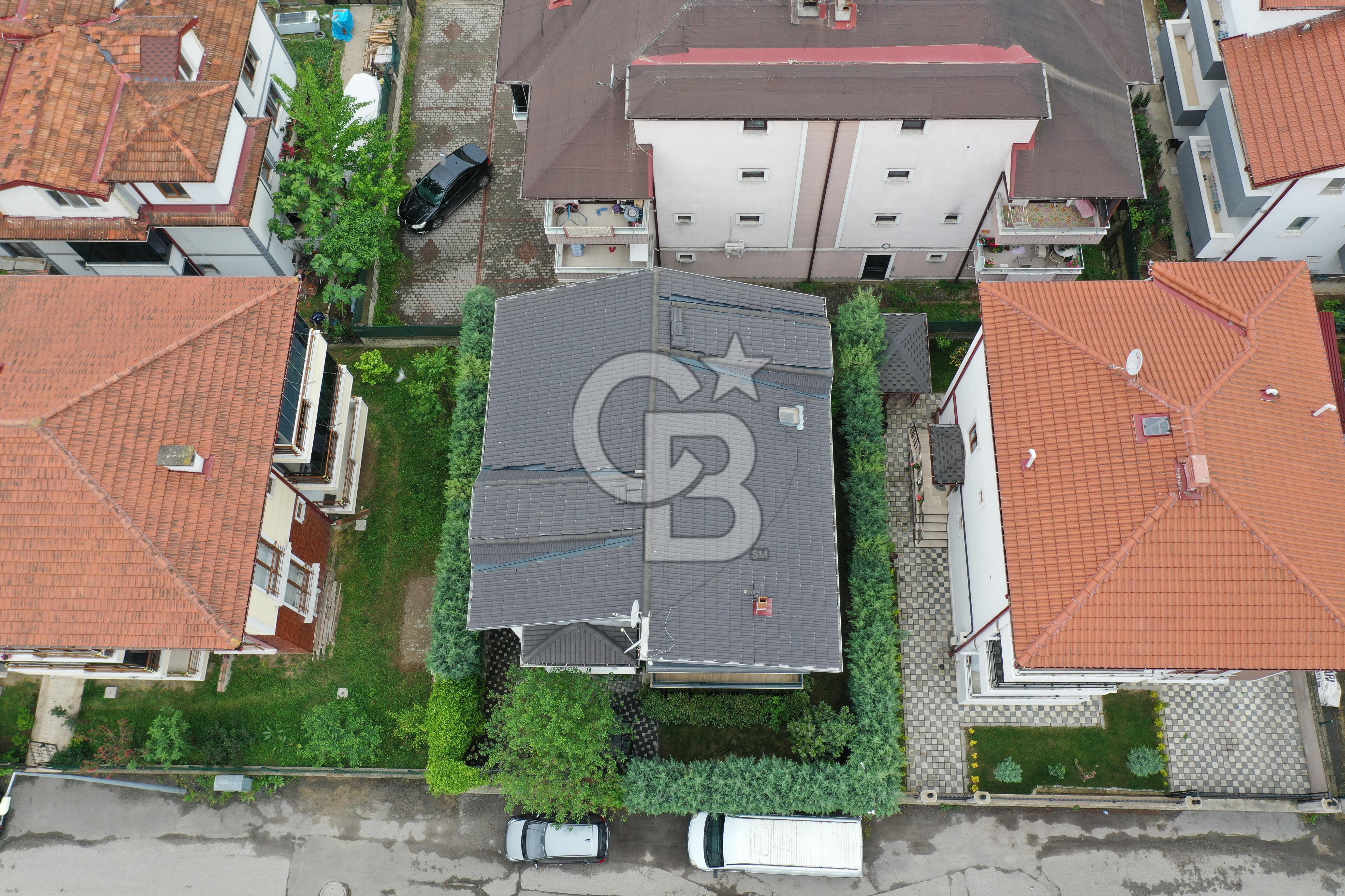 SERDİVAN YAZLIKTA TAM MÜSTAKİL BAHÇELİ 6+1 TRİPLEKS VİLLA