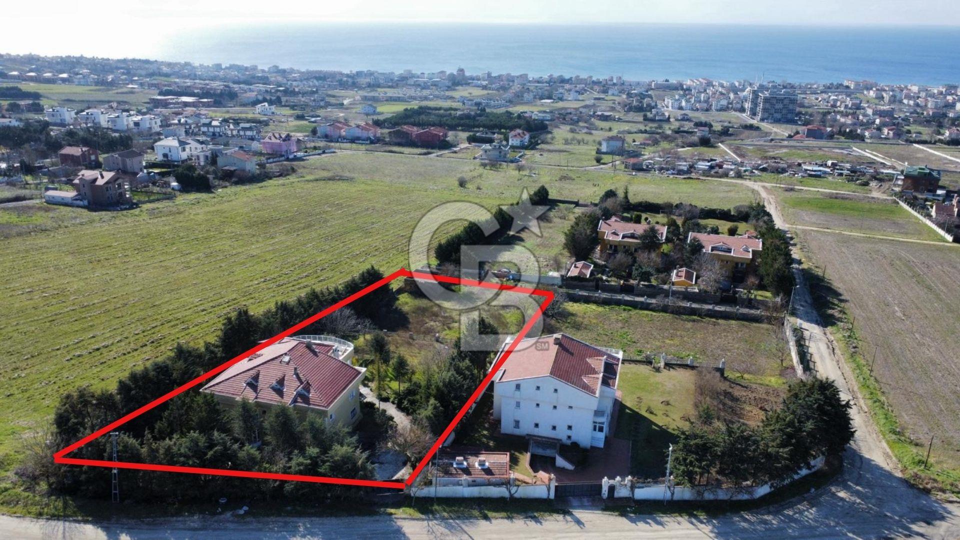 BÜYÜKÇEKMECE KUMBURGAZ'DA 3.363M² DENİZ MANZARALI VİLLA İMARLI