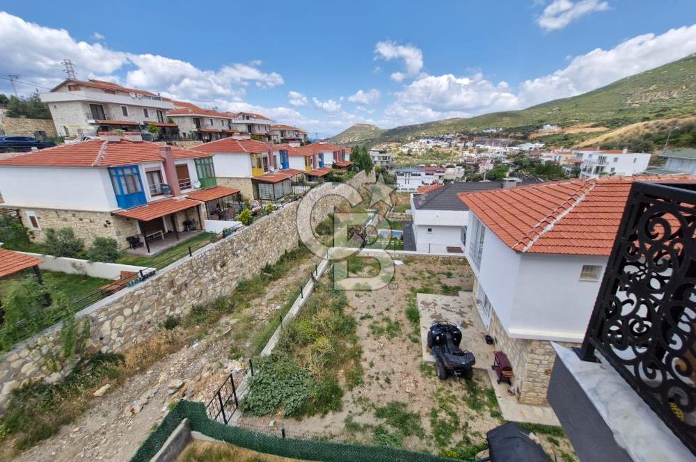 Yeni Foça' da Satılık Eşyalı 170 m² Villa Coldwell Banker PH
