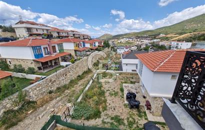 Yeni Foça' da Satılık Eşyalı 170 m² Villa Coldwell Banker PH