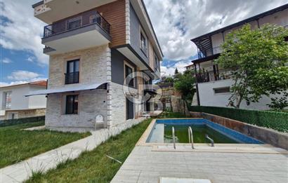Yeni Foça' da Satılık Eşyalı 170 m² Villa Coldwell Banker PH