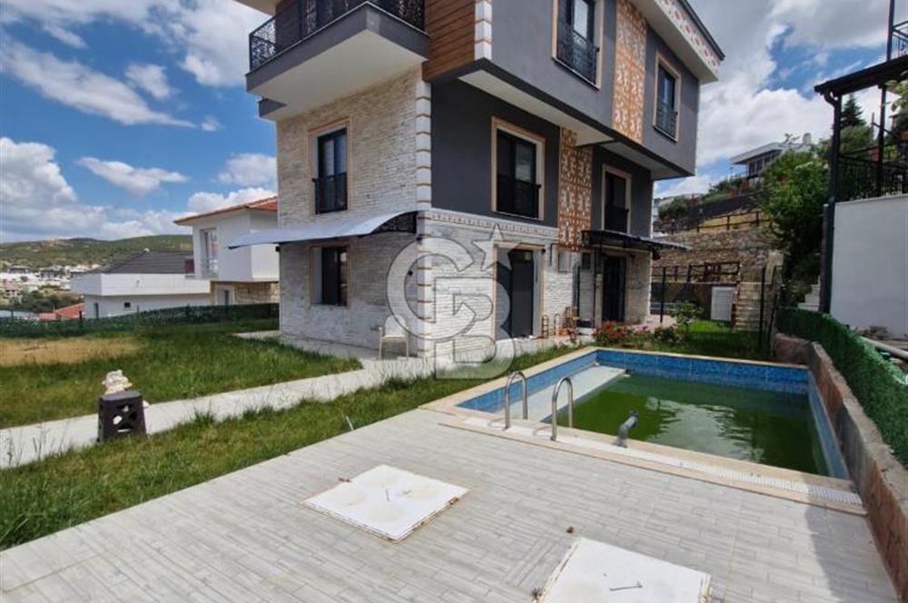 Yeni Foça' da Satılık Eşyalı 170 m² Villa Coldwell Banker PH