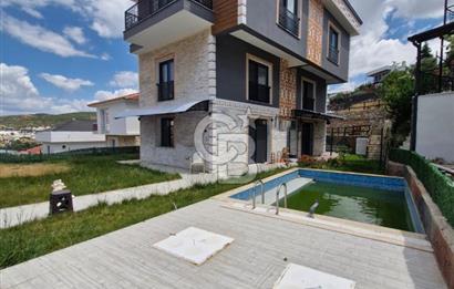 Yeni Foça' da Satılık Eşyalı 170 m² Villa Coldwell Banker PH