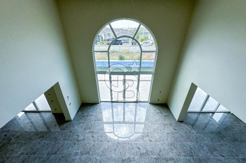 Büyükçekmece Villa Mahal Sitesinde Kiralık 7+1 Müstakil Villa