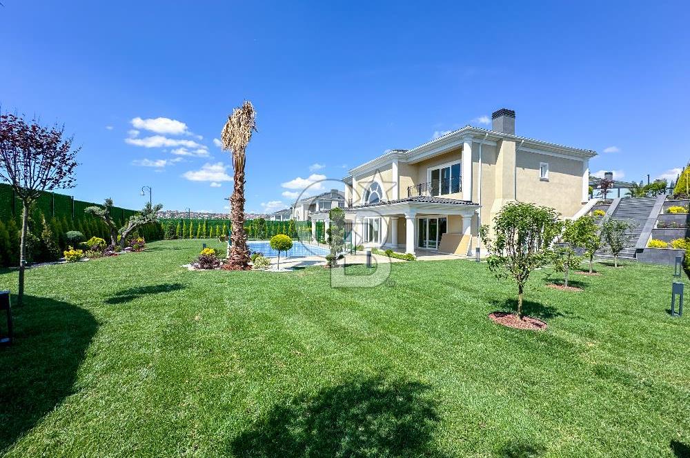 Büyükçekmece Villa Mahal Sitesinde Kiralık 7+1 Müstakil Villa