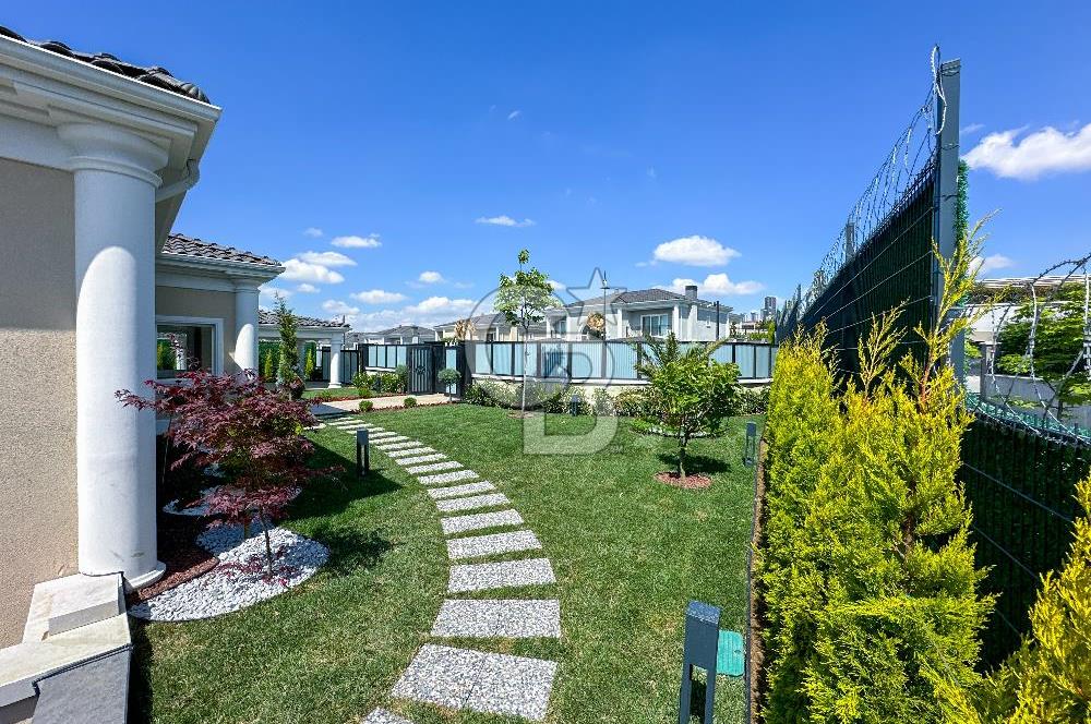 Büyükçekmece Villa Mahal Sitesinde Kiralık 7+1 Müstakil Villa