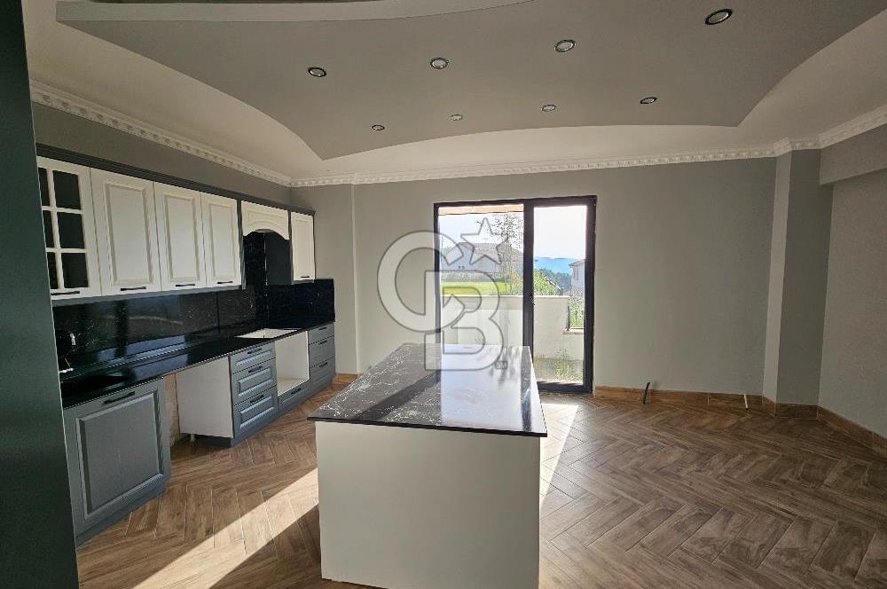 Yalova Merkezde Deniz Manzaralı Asansörlü Satılık Lüks Villa!