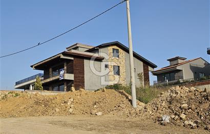 Yalova Merkezde Deniz Manzaralı Asansörlü Satılık Lüks Villa!