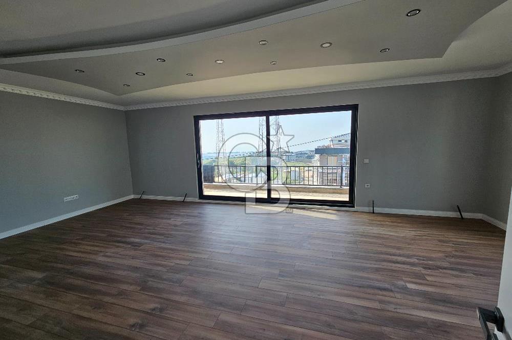 Yalova Merkezde Deniz Manzaralı Asansörlü Satılık Lüks Villa!