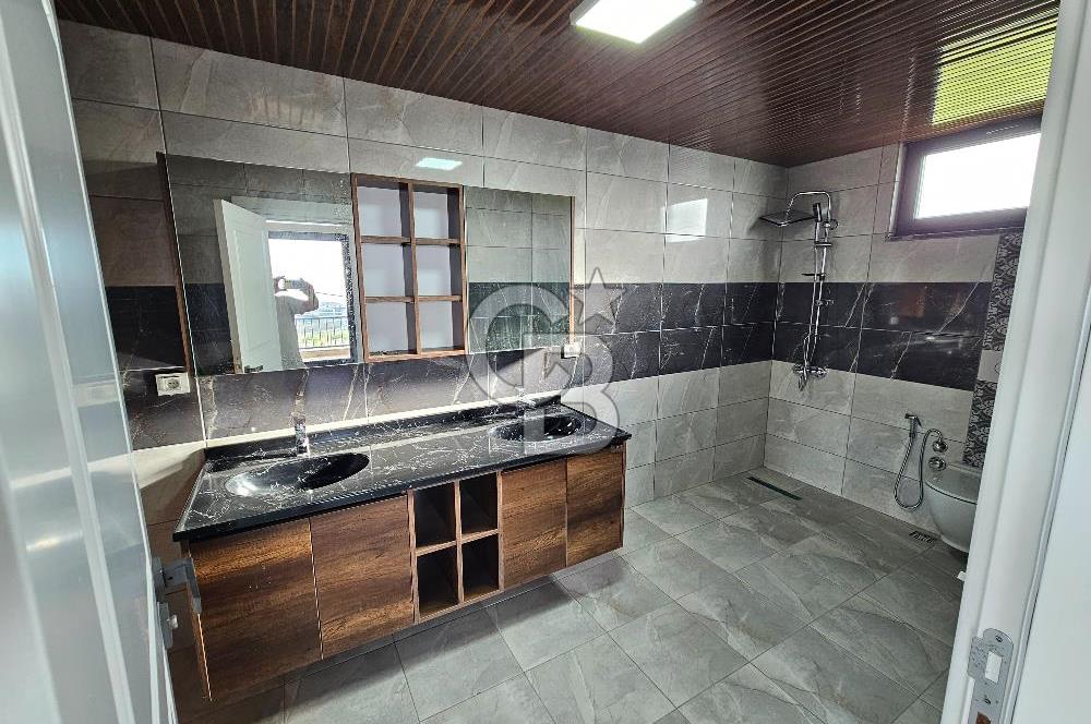 Yalova Merkezde Deniz Manzaralı Asansörlü Satılık Lüks Villa!