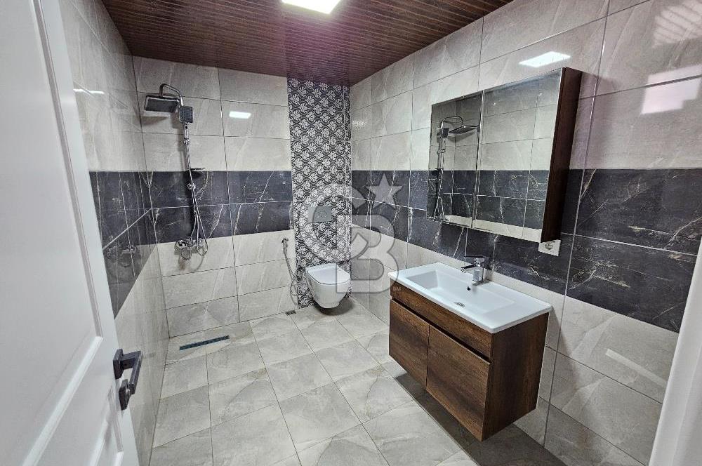 Yalova Merkezde Deniz Manzaralı Asansörlü Satılık Lüks Villa!