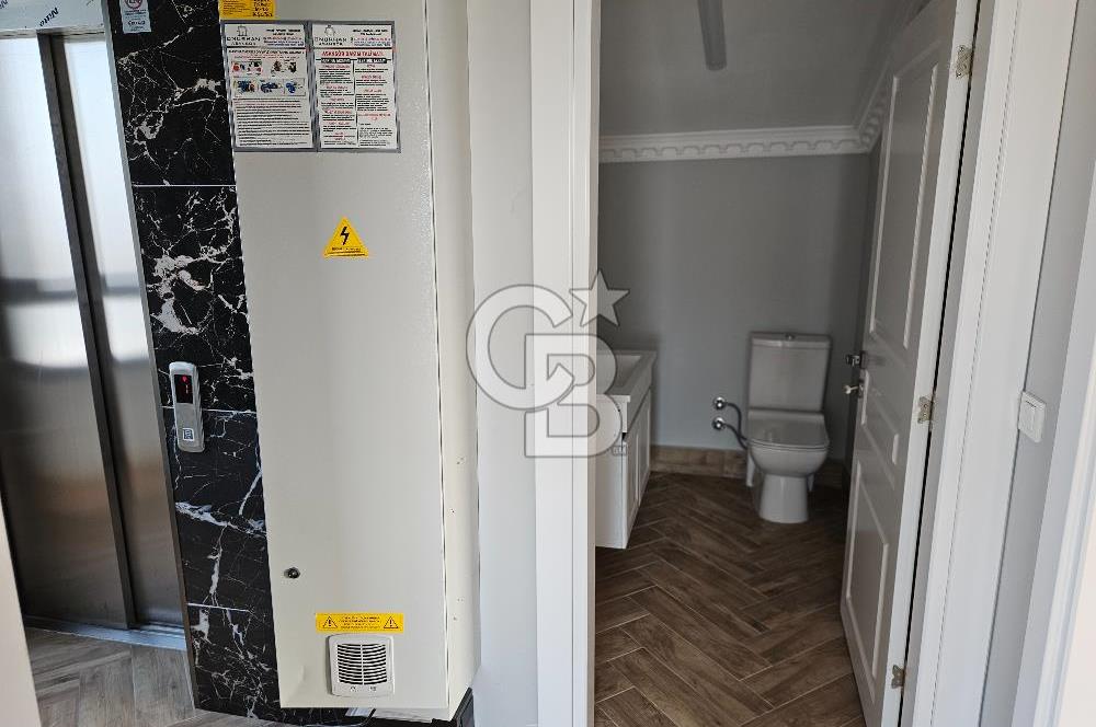Yalova Merkezde Deniz Manzaralı Asansörlü Satılık Lüks Villa!