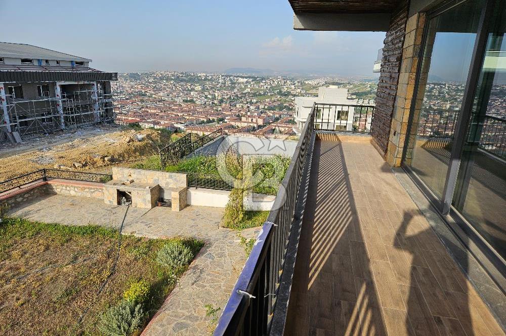 Yalova Merkezde Deniz Manzaralı Asansörlü Satılık Lüks Villa!