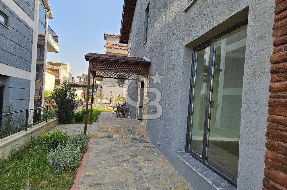 Yalova Merkezde Deniz Manzaralı Asansörlü Satılık Lüks Villa!