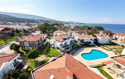 ÇANAKKALE GÜZELYALI'DA SİTE İÇİNDE YENİLENMİŞ 4+1 SATILIK VİLLA
