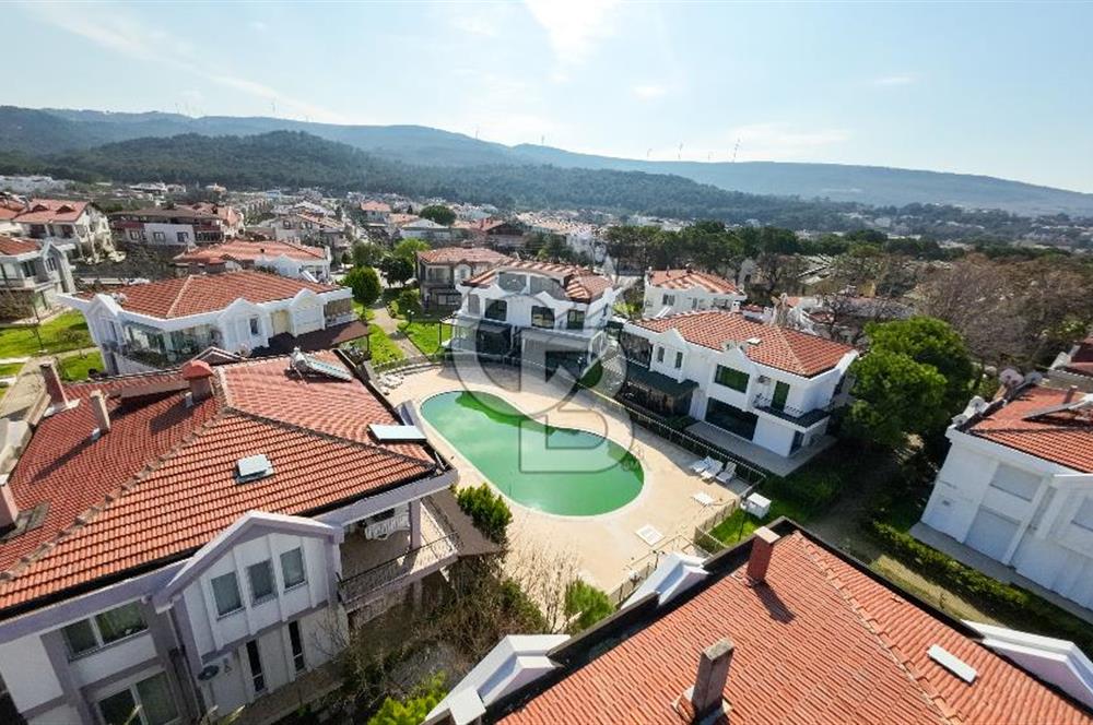 ÇANAKKALE GÜZELYALI'DA SİTE İÇİNDE YENİLENMİŞ 4+1 SATILIK VİLLA